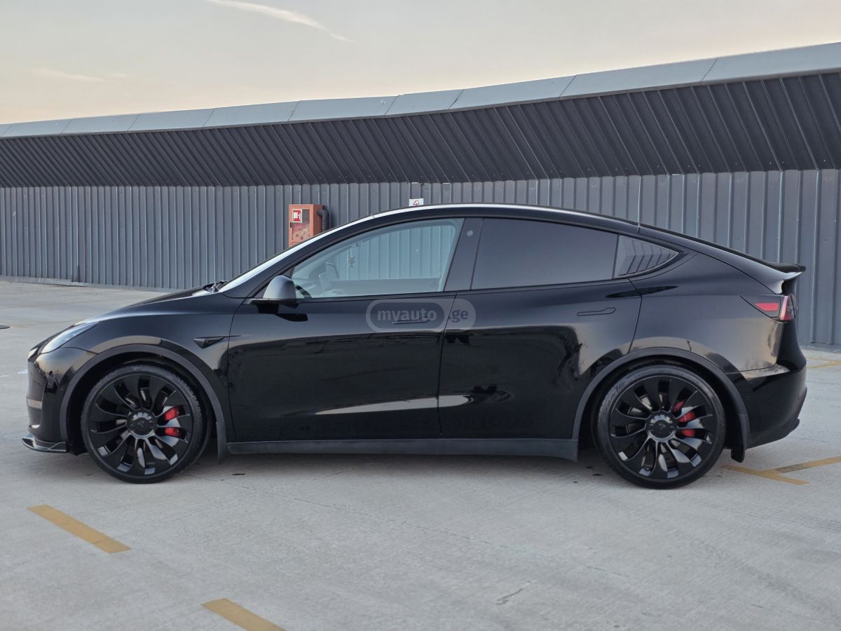 Tesla Model Y - фото 8