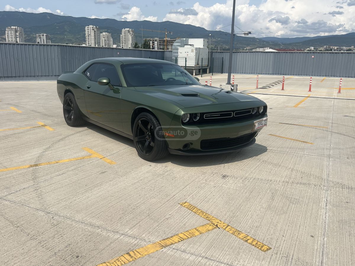 Dodge Challenger - фото 1