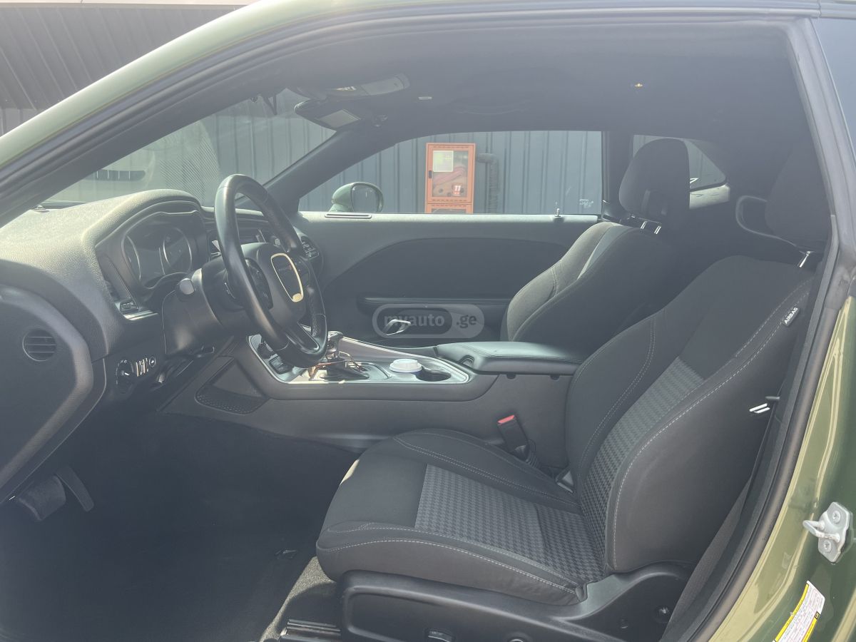 Dodge Challenger - фото 8