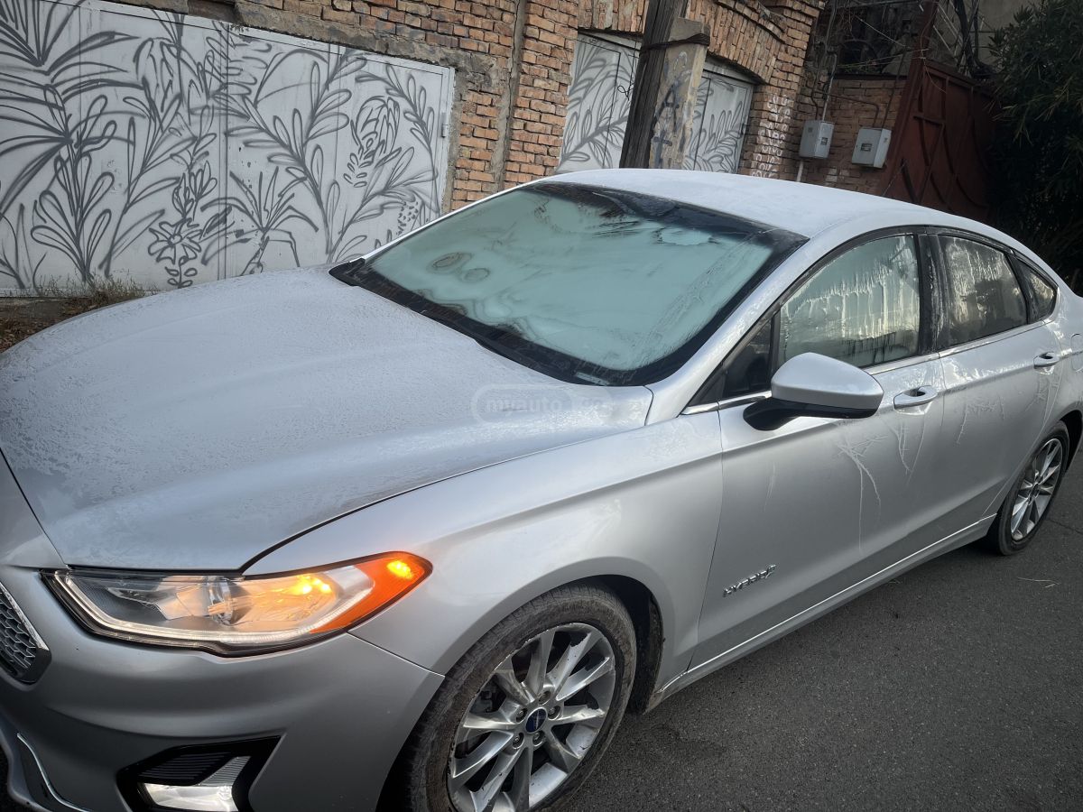 Ford Fusion - фото 1