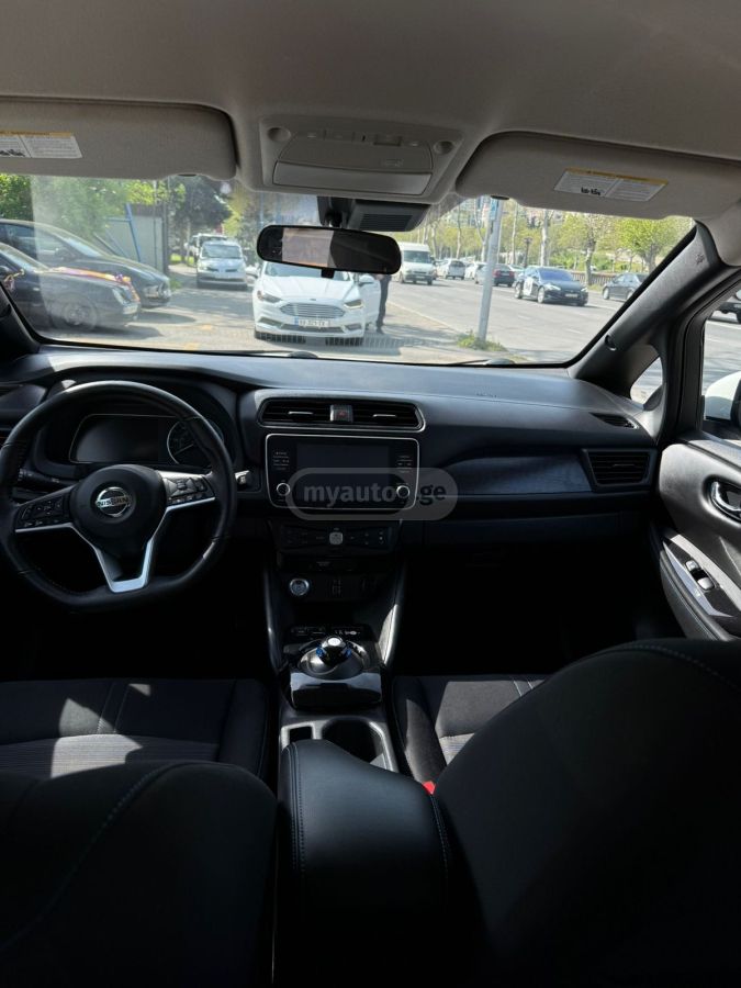 Nissan Leaf - фото 11