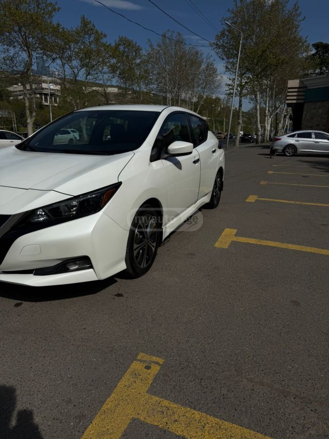 Nissan Leaf - фото 2
