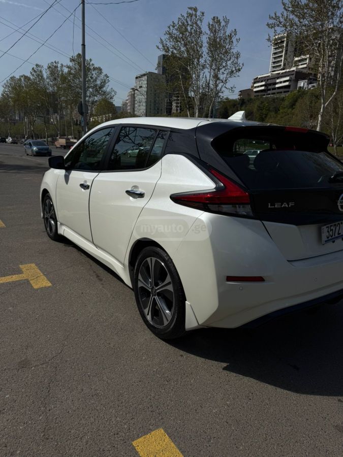 Nissan Leaf - фото 5