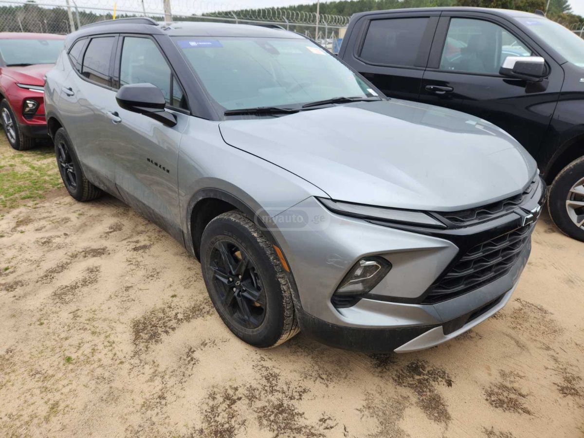 Chevrolet Blazer - фото 1