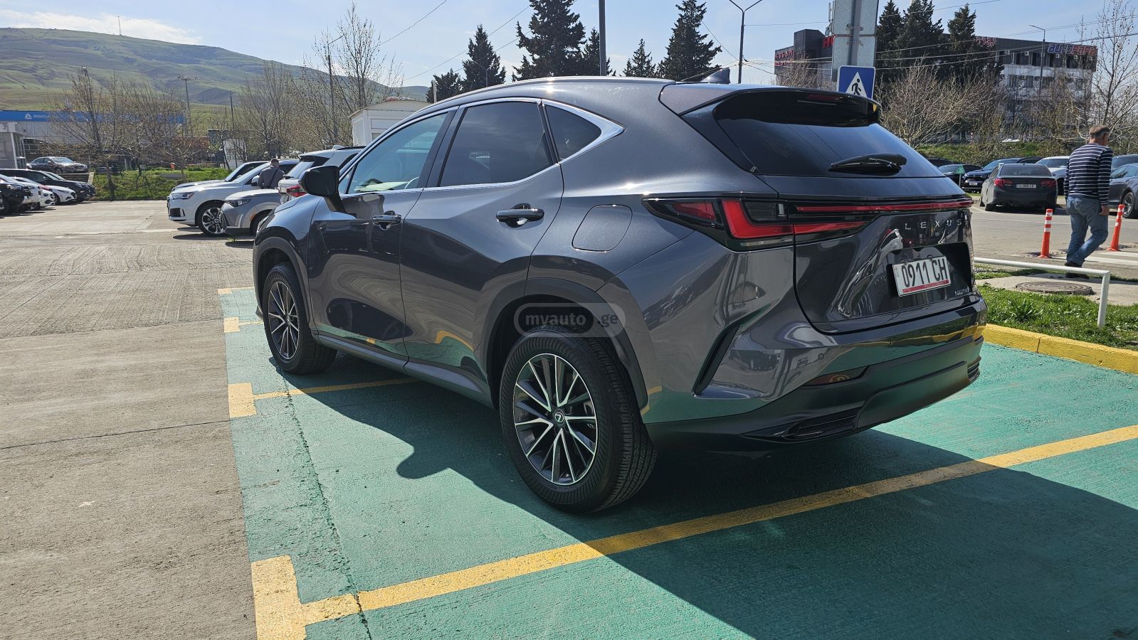 Lexus NX 250 - фото 3