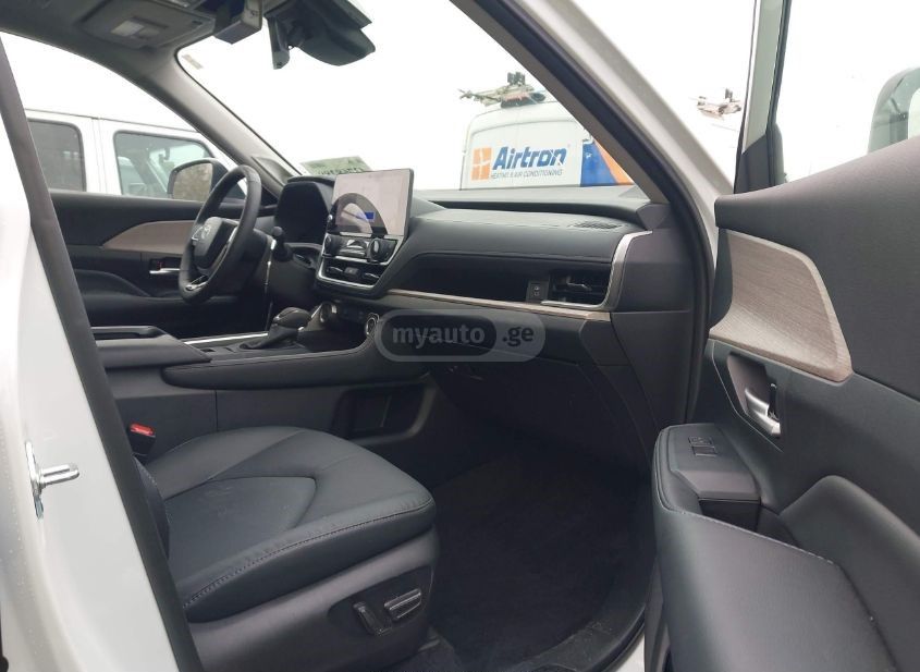 Toyota Hybrid Limited — миниатюра 7