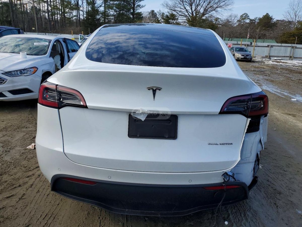 Tesla Model Y - фото 6