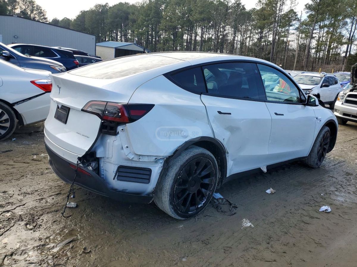 Tesla Model Y - фото 7