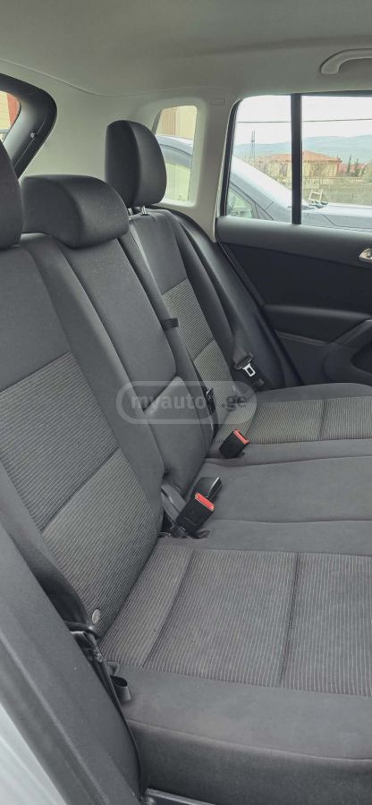 Volkswagen Tiguan - фото 8