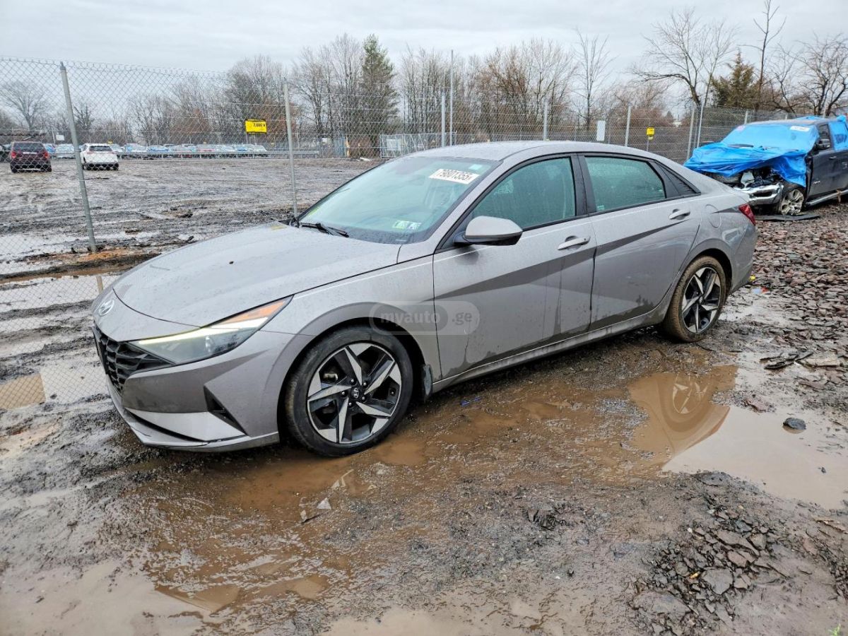 Hyundai Elantra - фото 1