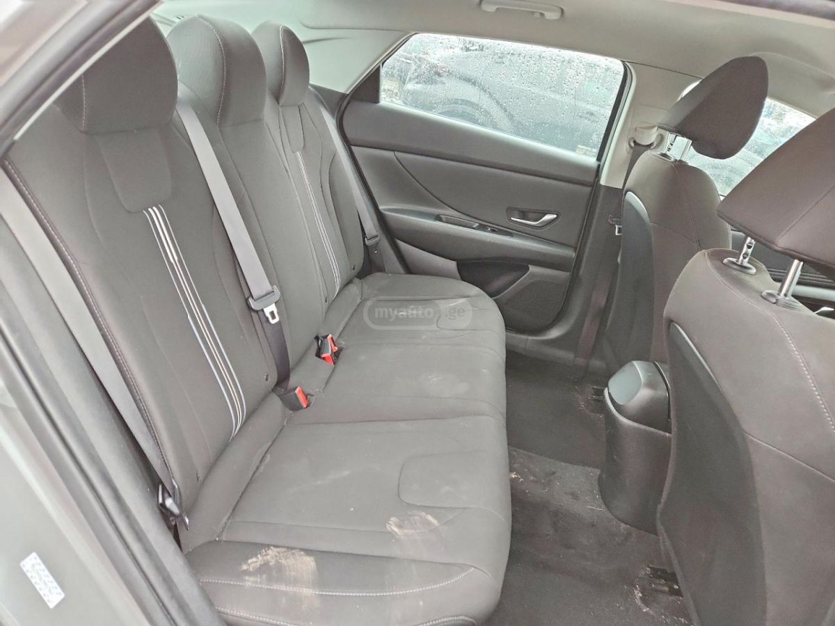 Hyundai Elantra - фото 10