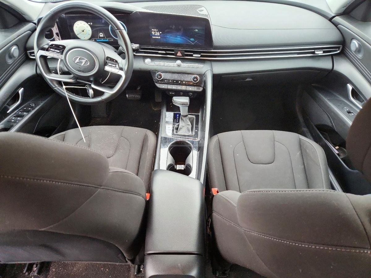 Hyundai Elantra - фото 8