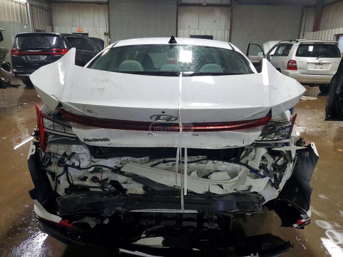 Hyundai Elantra - фото 6