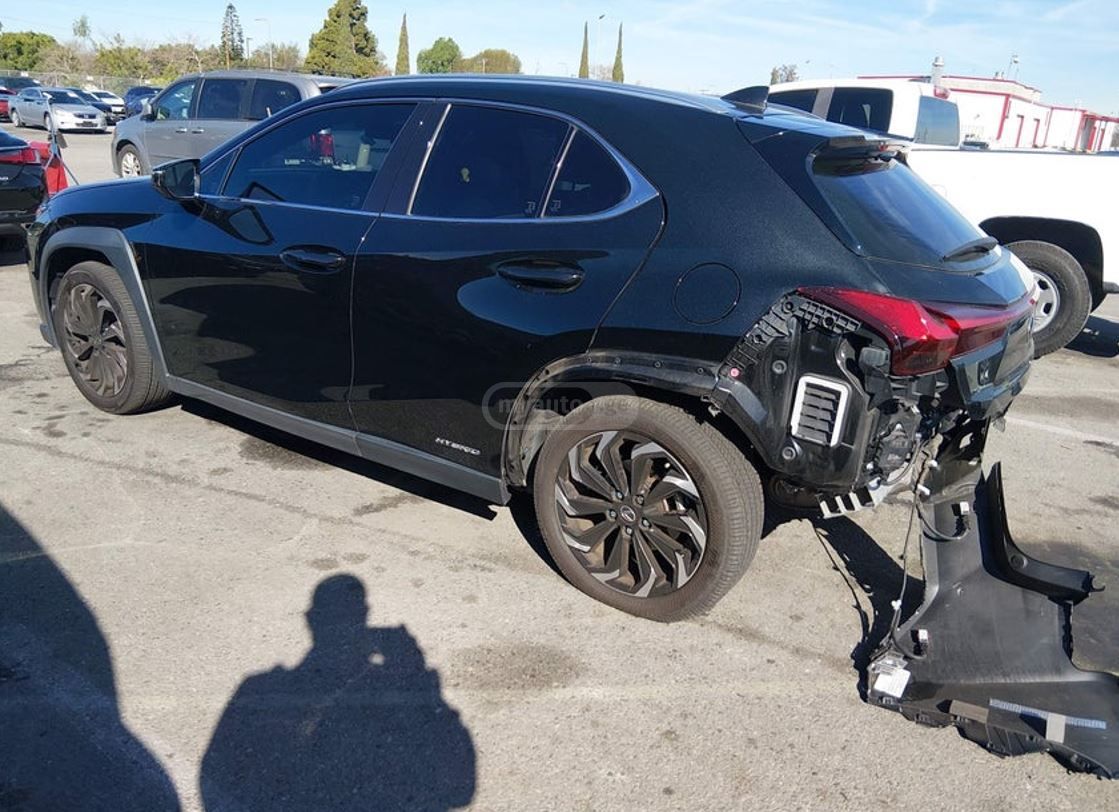 Lexus UX 250 h - фото 2