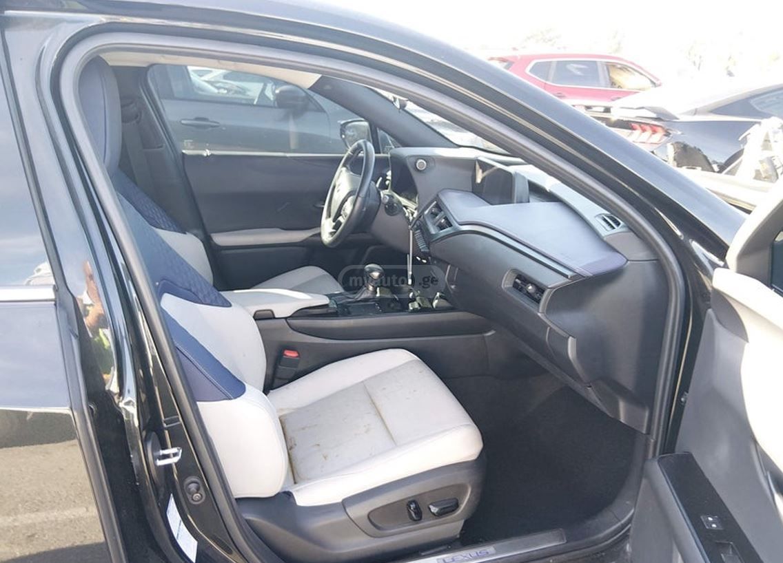 Lexus UX 250 h - фото 5