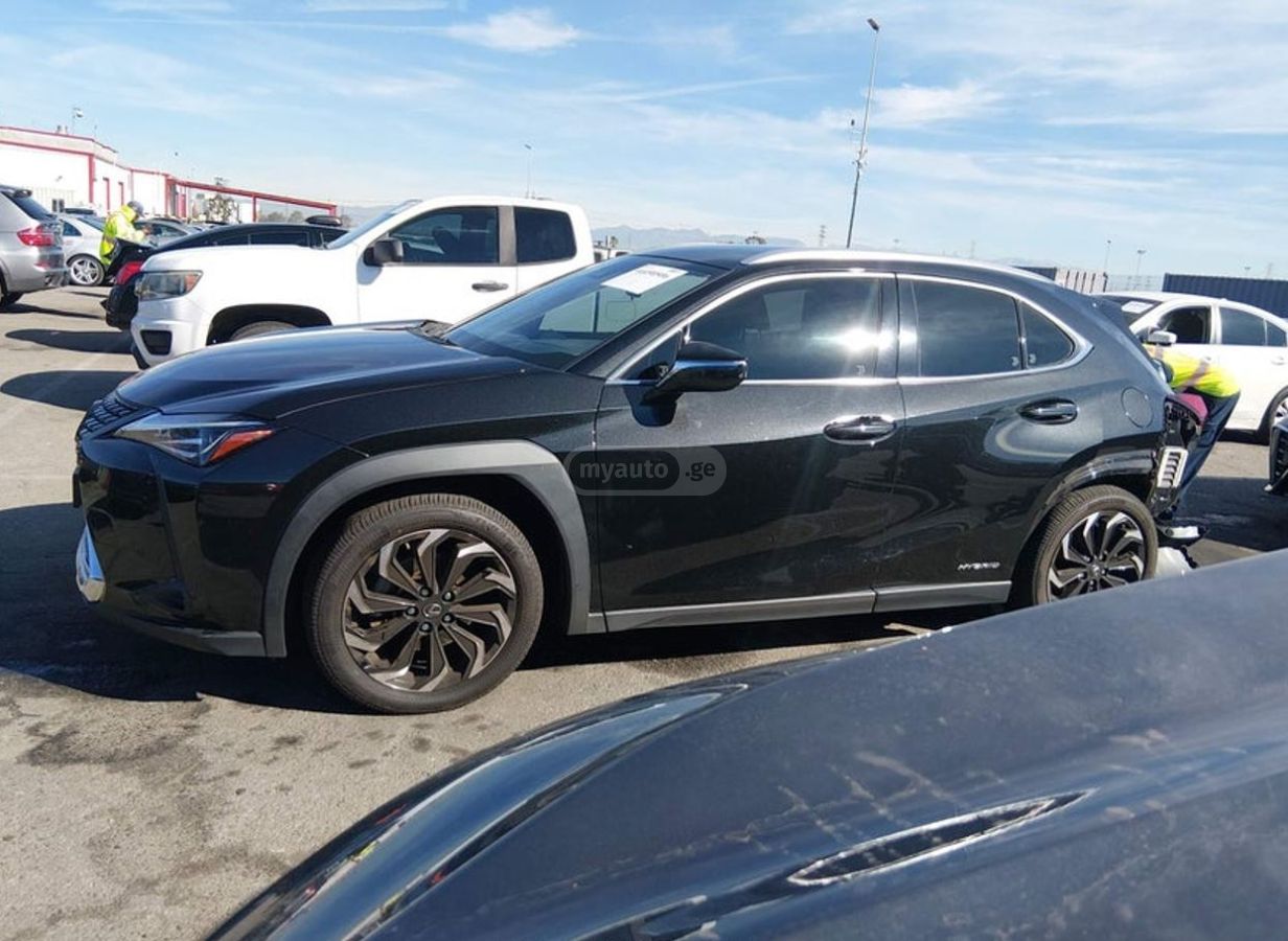 Lexus UX 250 h - фото 6