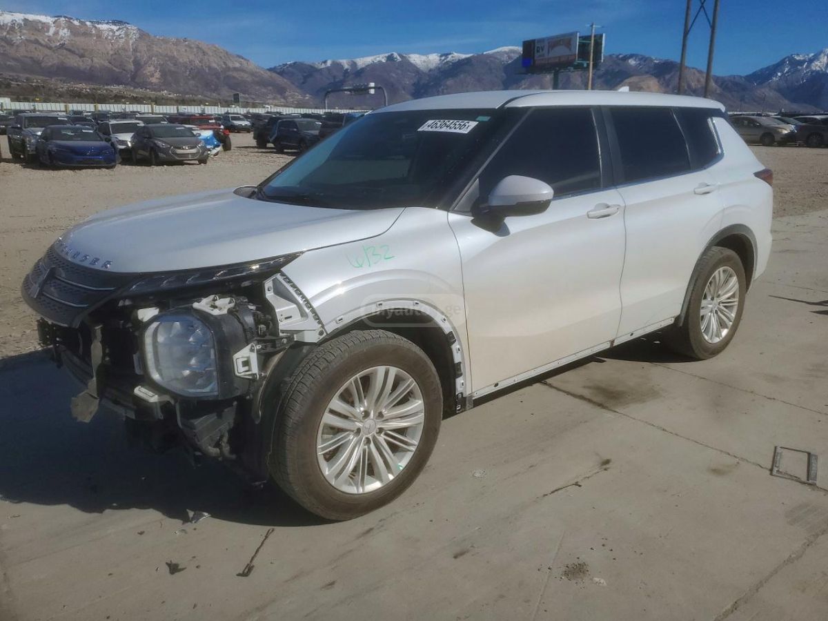 Mitsubishi Outlander - фото 1