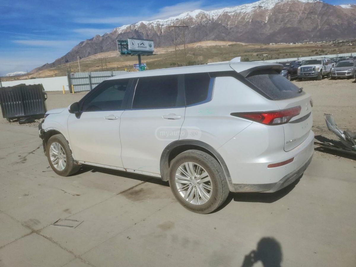 Mitsubishi Outlander - фото 2