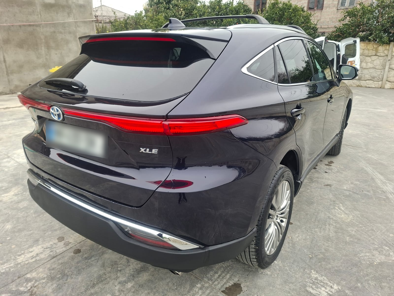 Toyota XLE 4dr All-Wheel Drive CVT — миниатюра 3