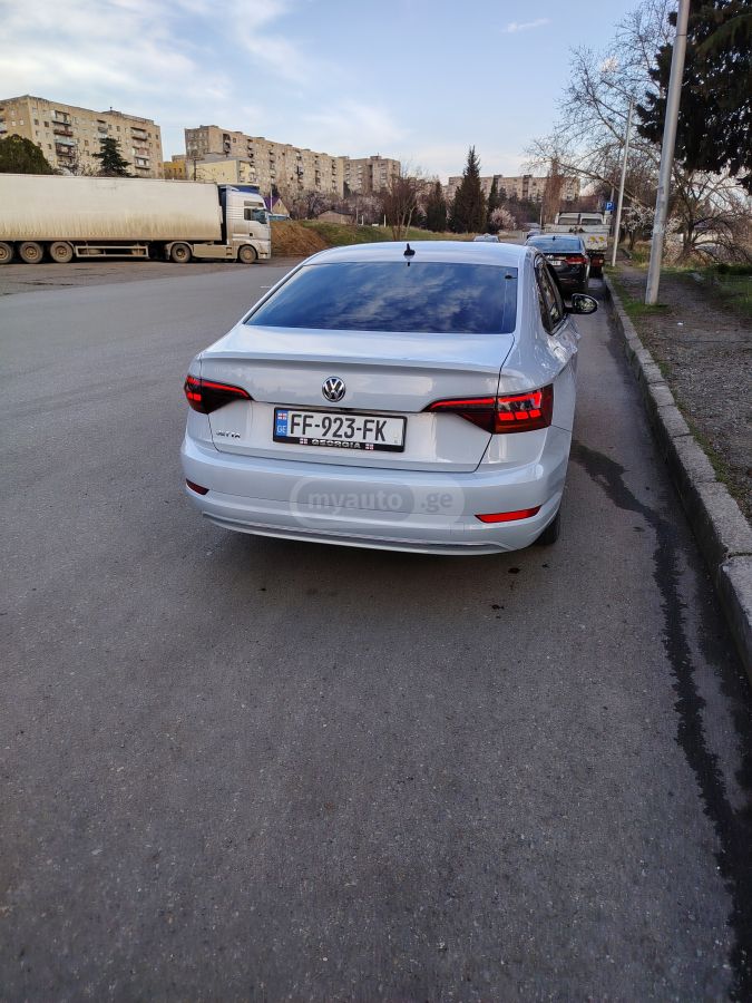 Volkswagen Jetta - фото 7