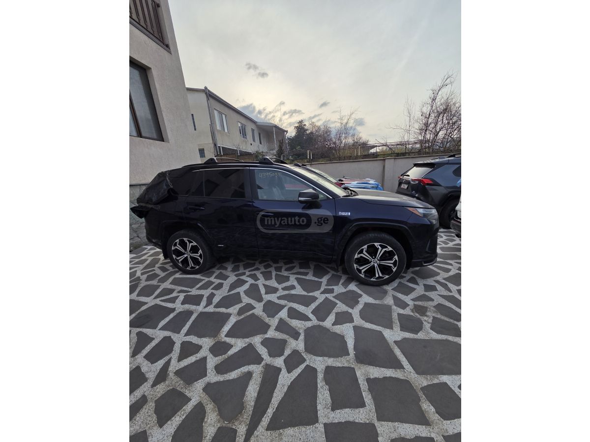 Toyota RAV 4 - фото 1