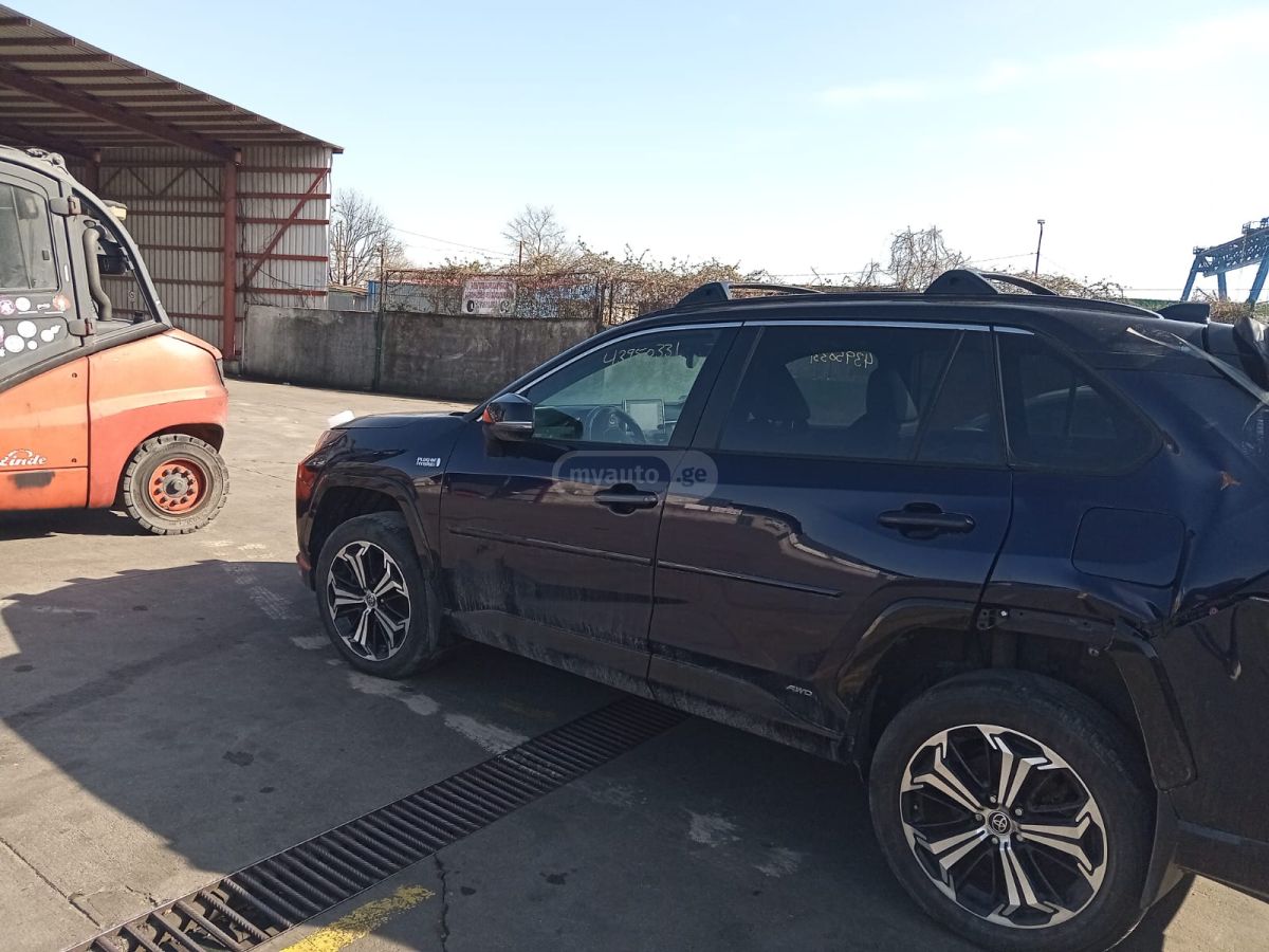 Toyota RAV 4 - фото 6