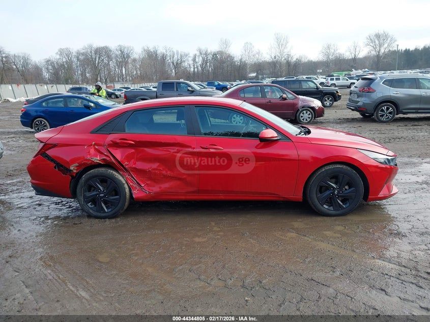 Hyundai Elantra - фото 12