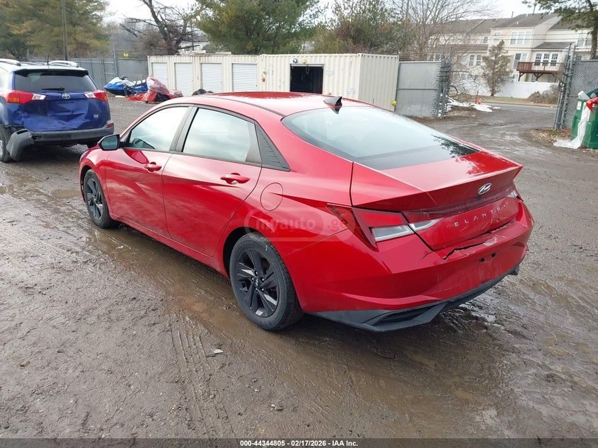 Hyundai Elantra - фото 3