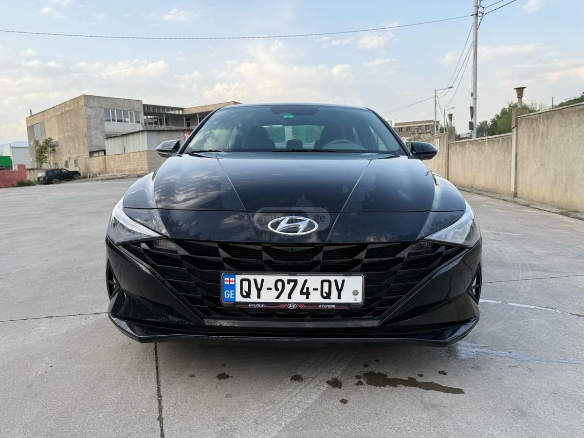 Hyundai Elantra - фото 1