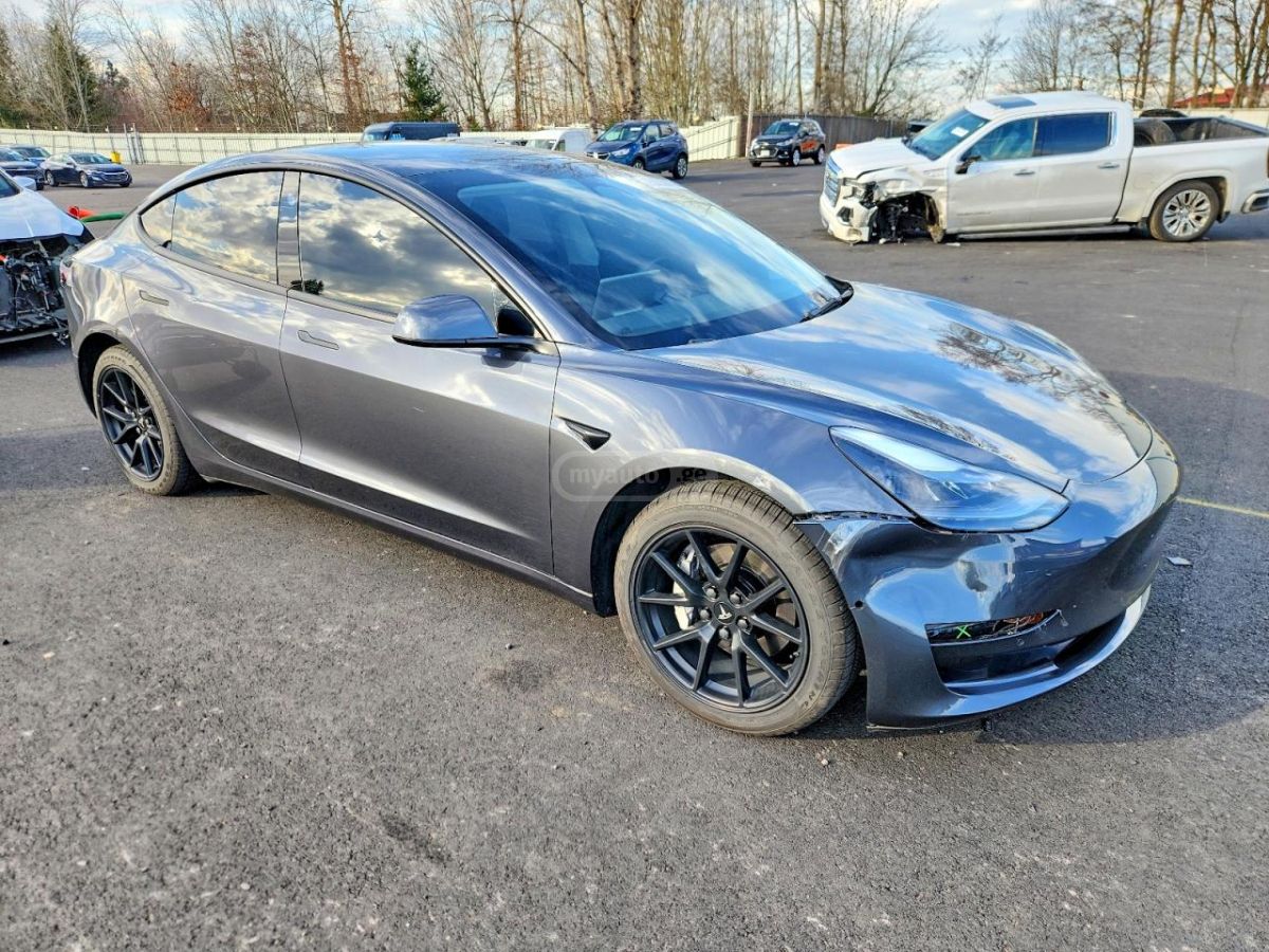 Tesla Model 3 - фото 1