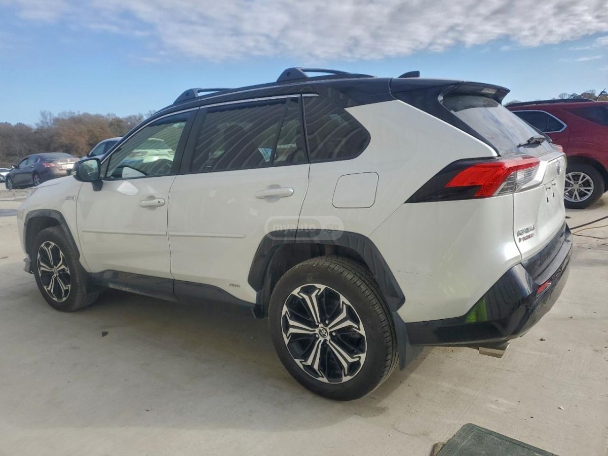 Toyota RAV 4 - фото 2