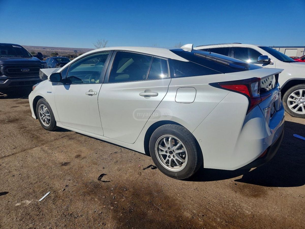 Toyota Prius - фото 1