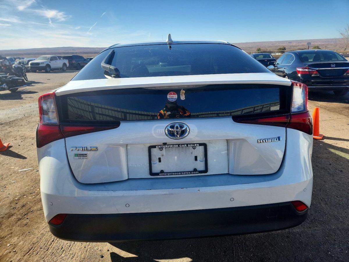 Toyota Prius - фото 2