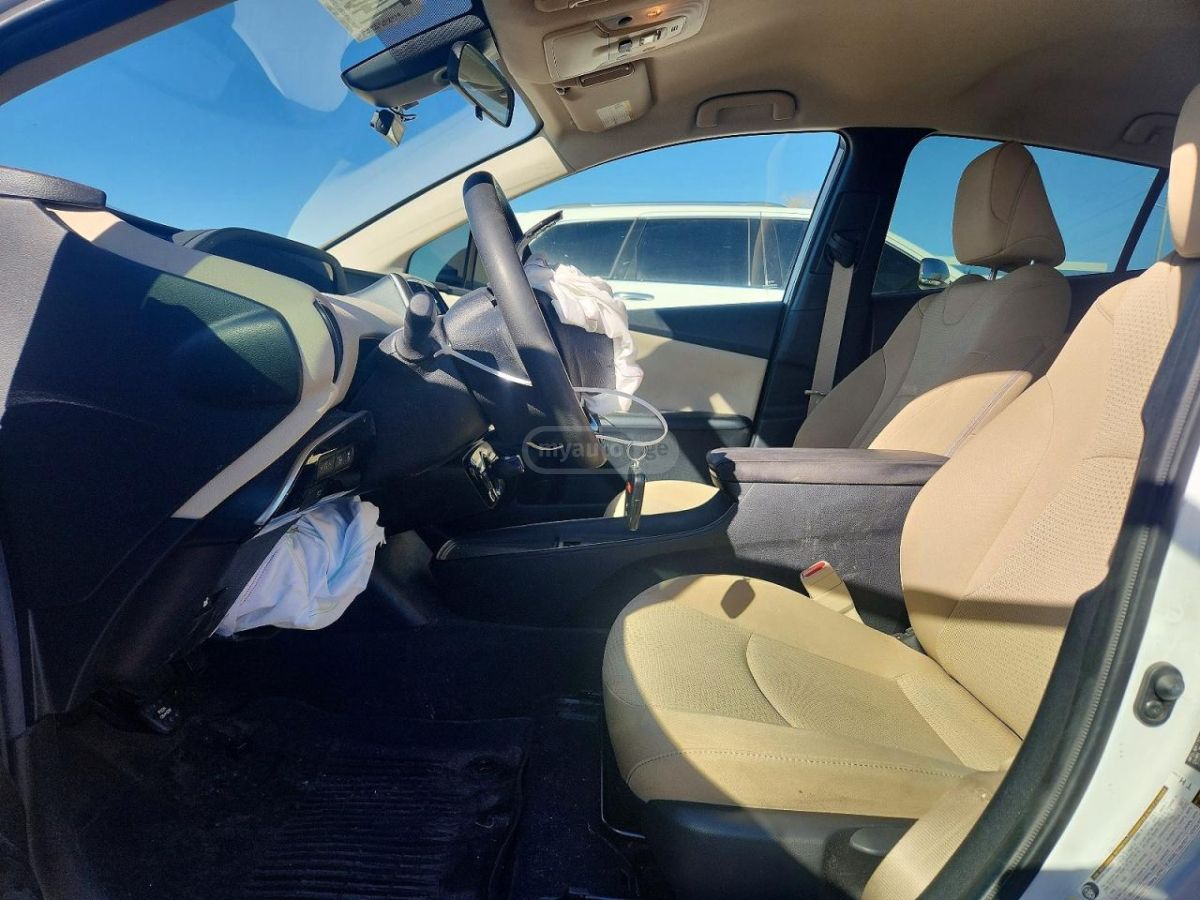 Toyota Prius - фото 4