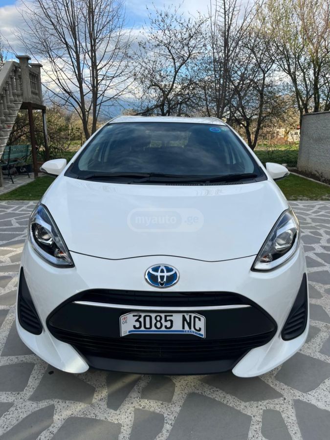 Toyota Aqua - фото 1