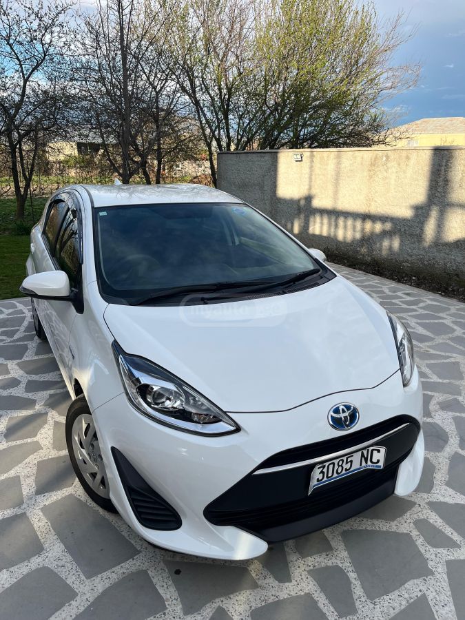 Toyota Aqua - фото 12