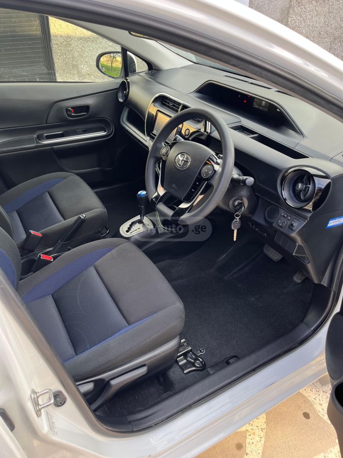 Toyota Aqua - фото 13