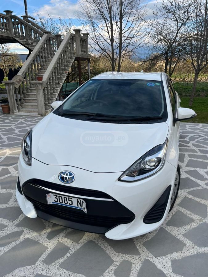 Toyota Aqua - фото 3