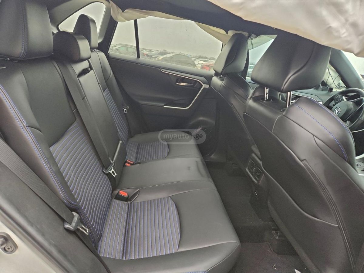 Toyota RAV 4 - фото 11