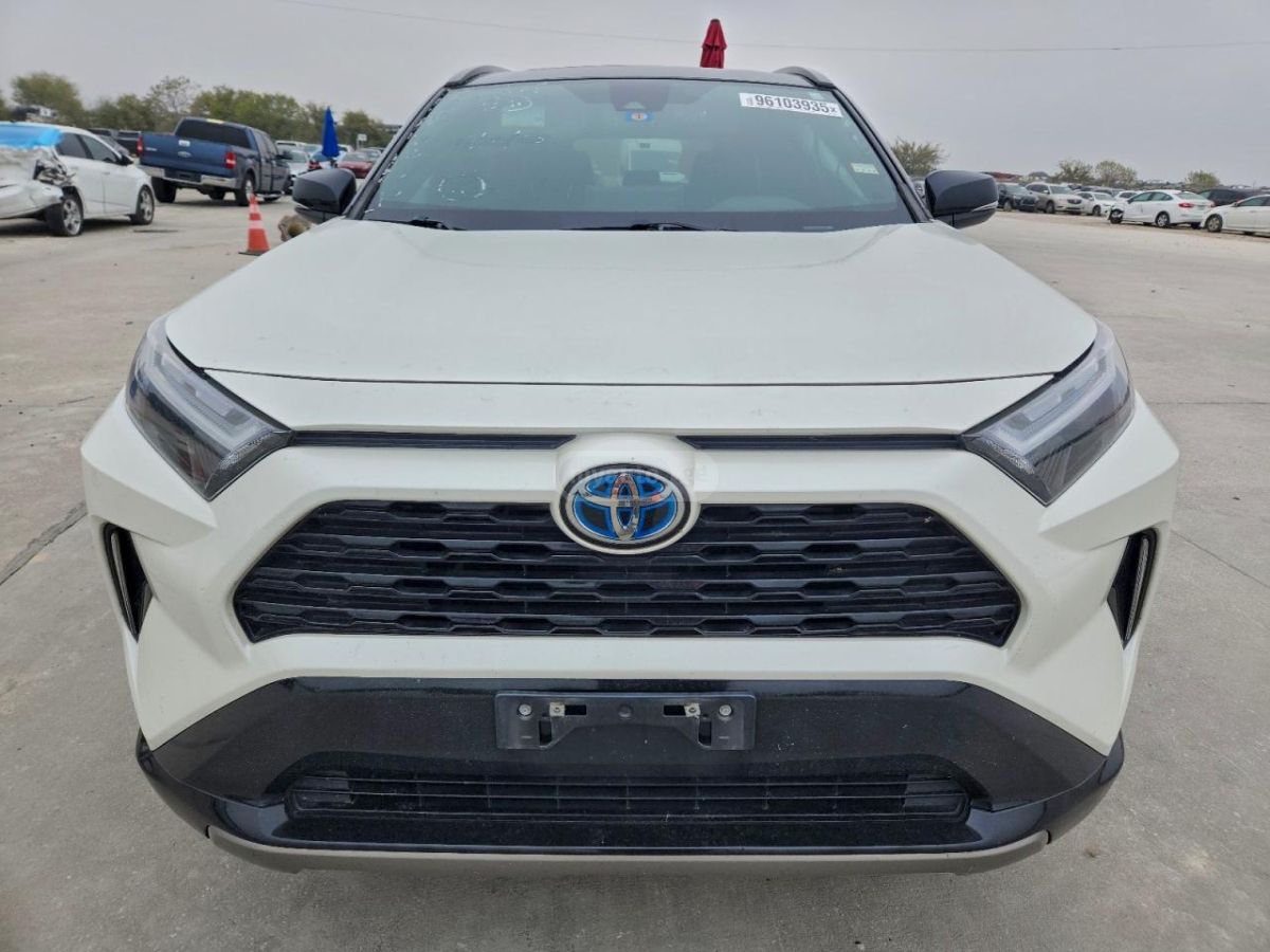 Toyota RAV 4 - фото 5