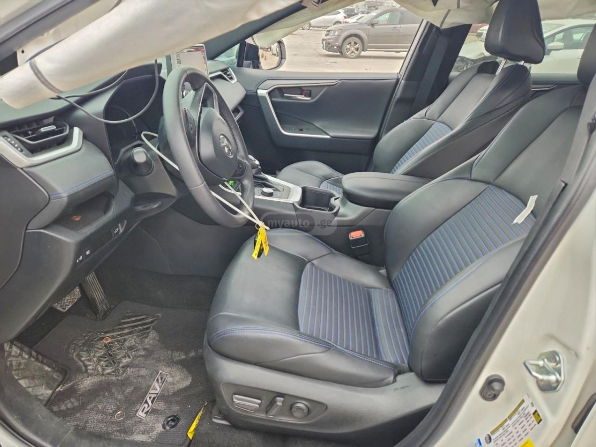 Toyota RAV 4 - фото 7