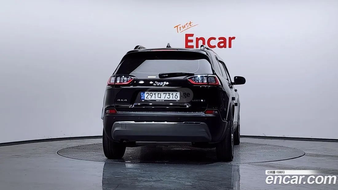 Jeep Cherokee - фото 4