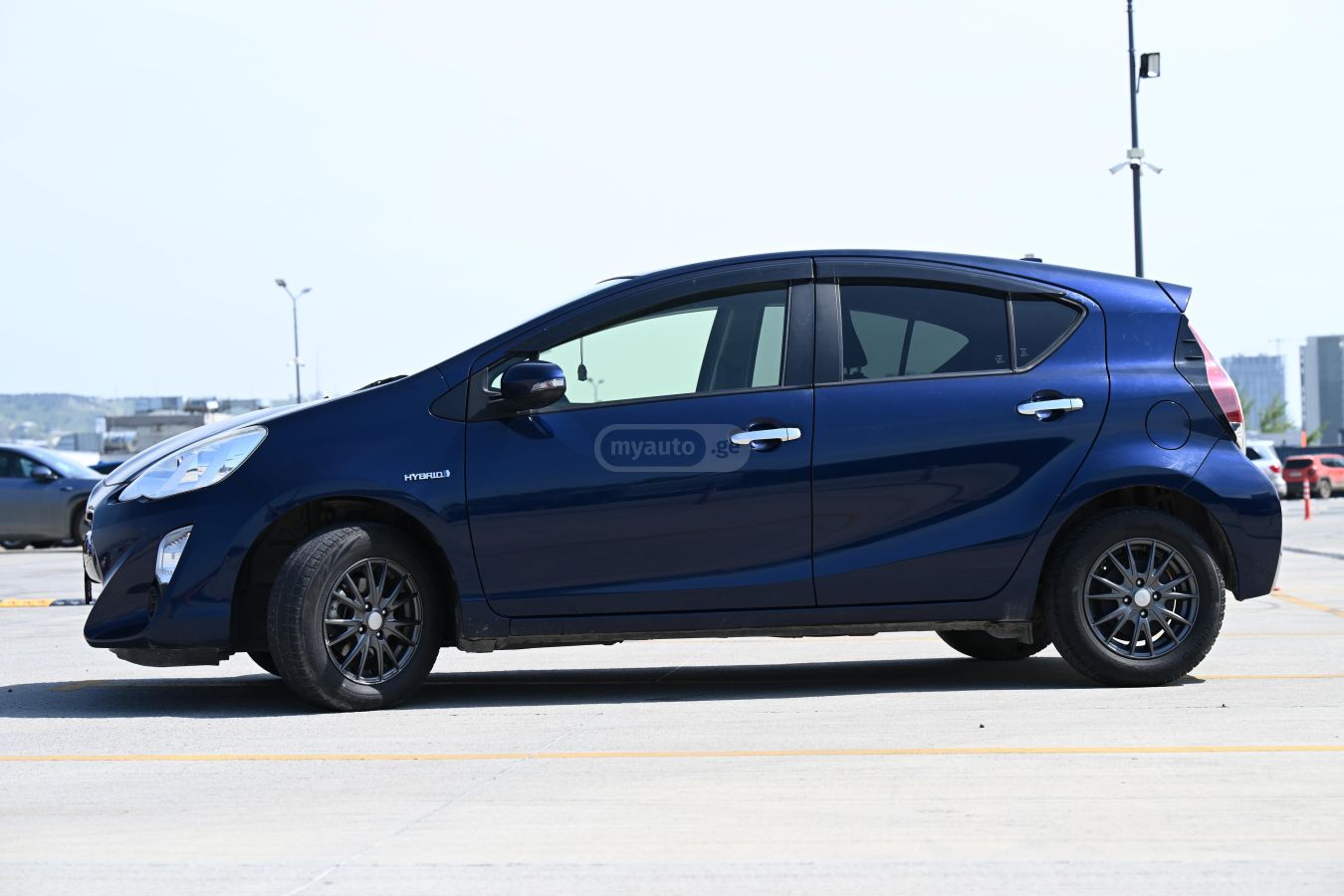 Toyota Aqua - фото 3