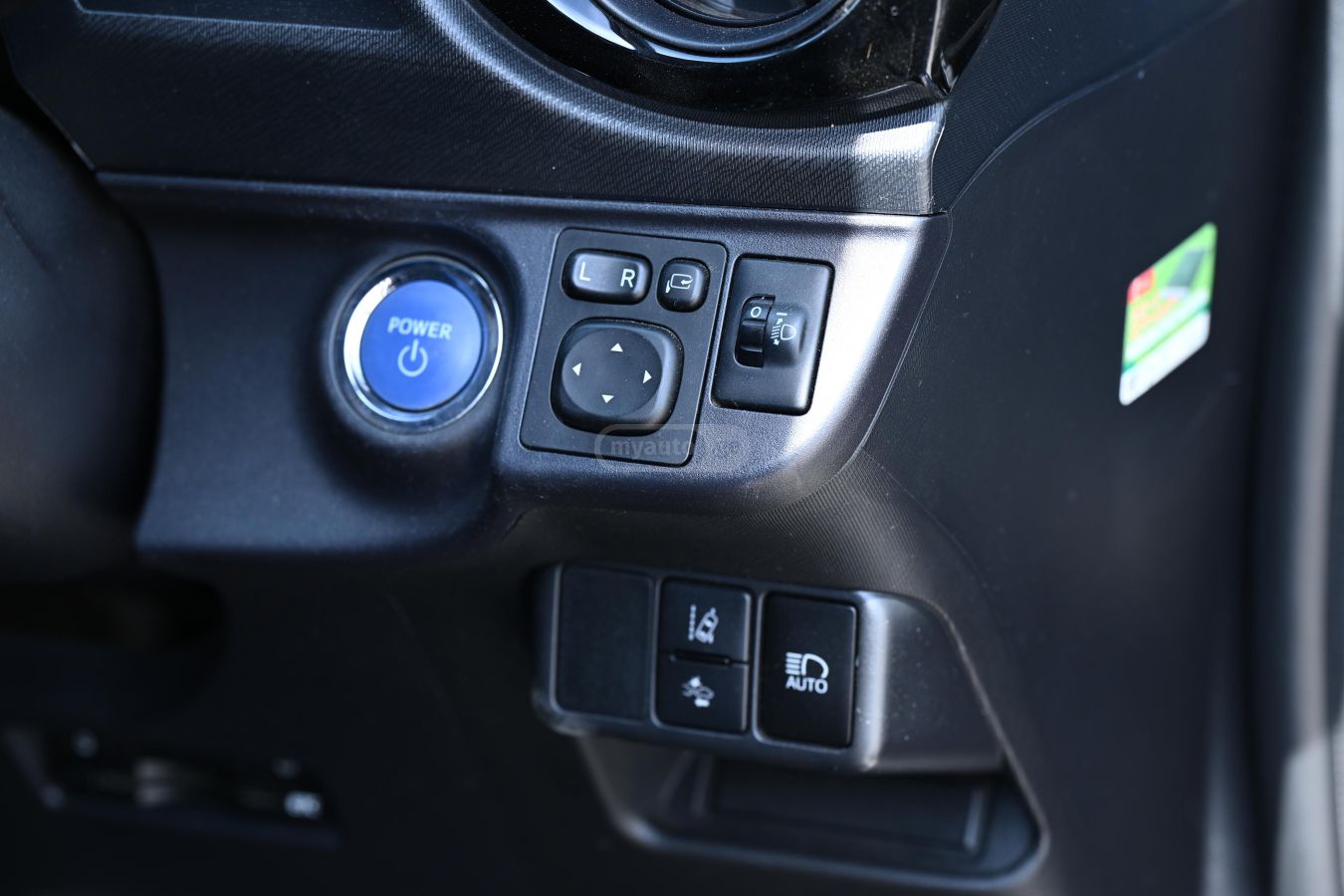 Toyota Aqua - фото 9