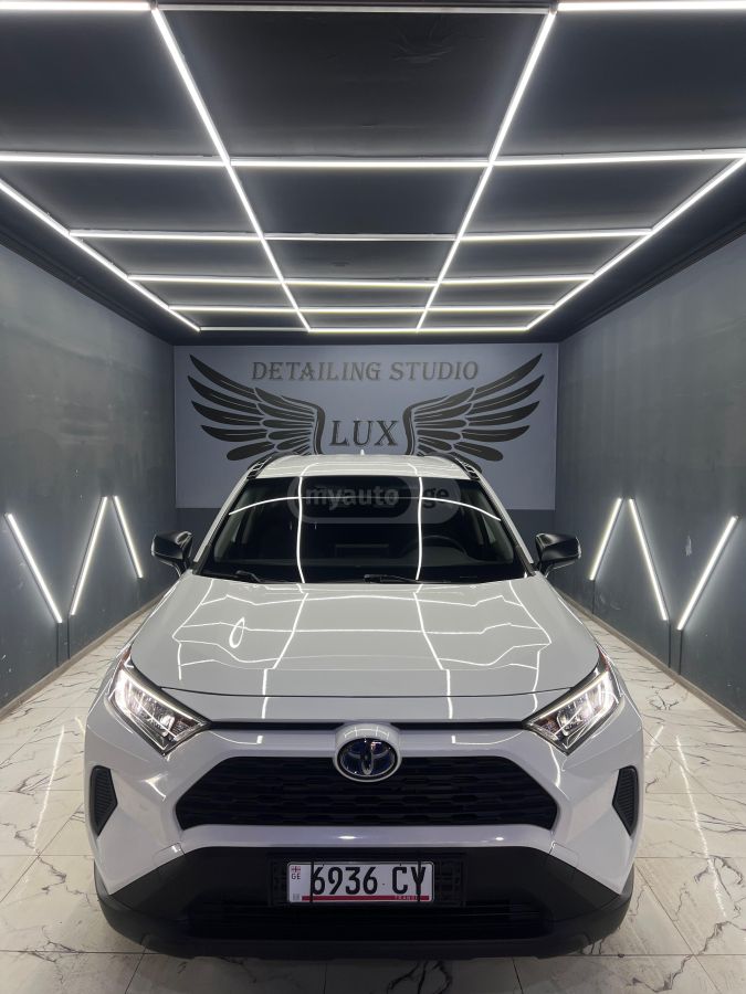 Toyota RAV 4 - фото 1