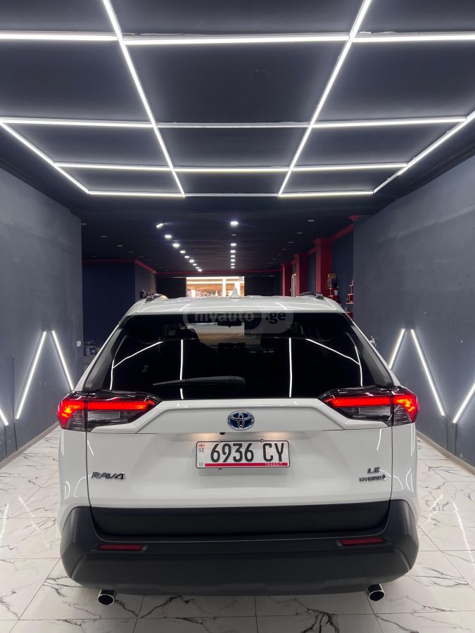 Toyota RAV 4 - фото 2