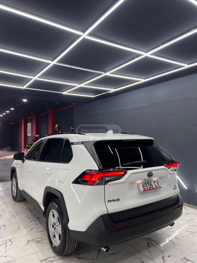 Toyota RAV 4 - фото 5