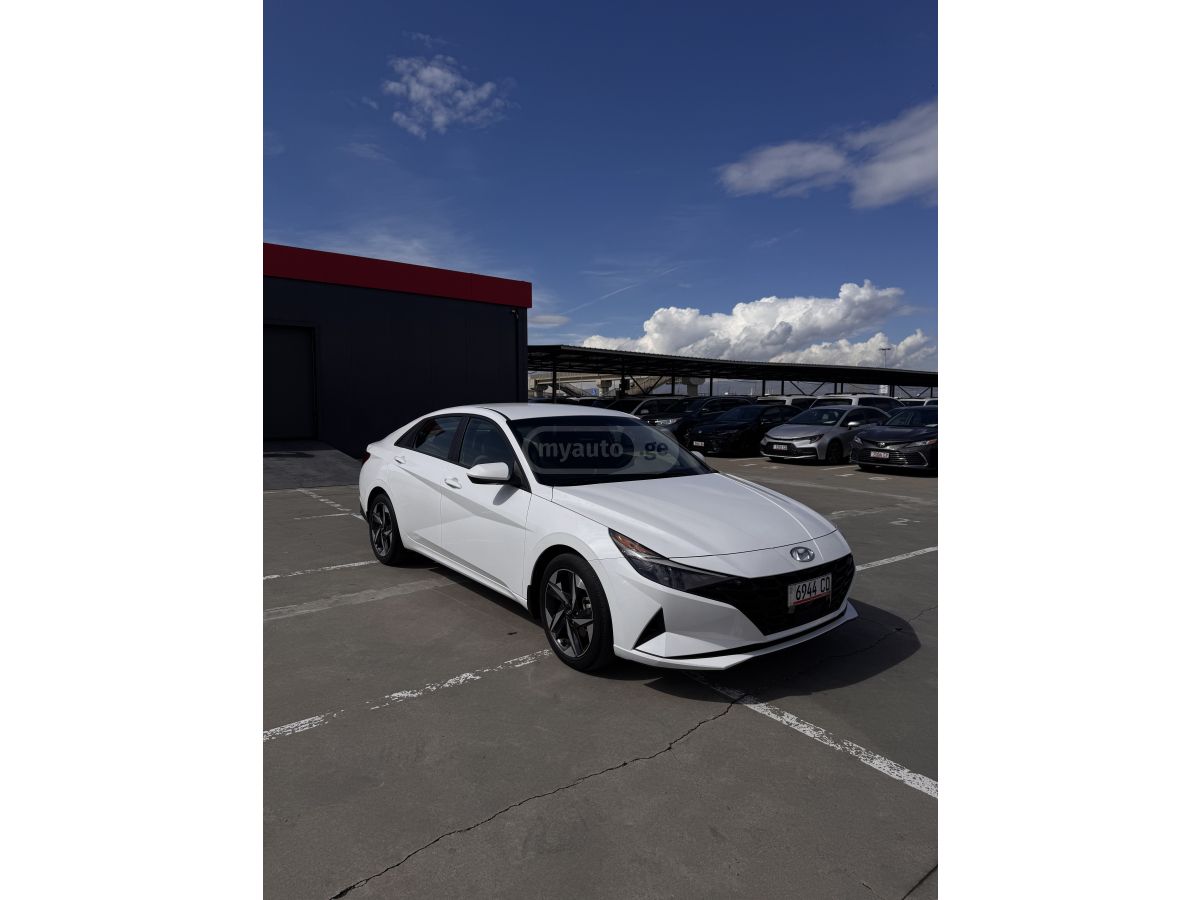 Hyundai Elantra - фото 1