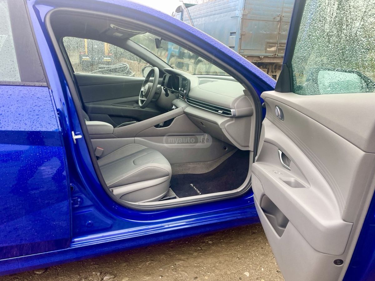 Hyundai SE 4dr Sedan CVT — миниатюра 11