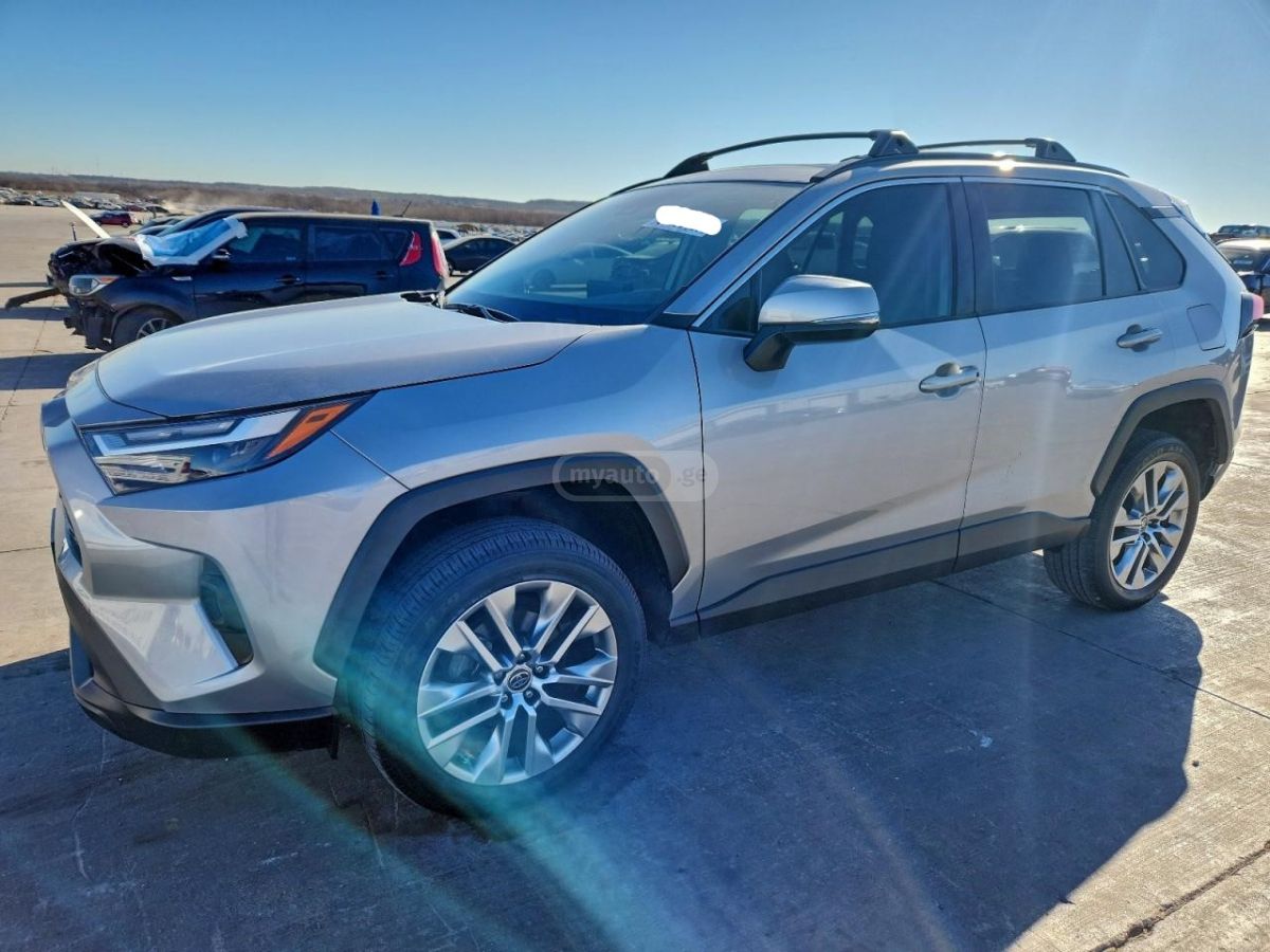 Toyota RAV 4 - фото 1